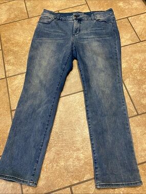 Chico's So Slimming Denim Jeans in Medium Blue Wash with Fading Size 2 Short